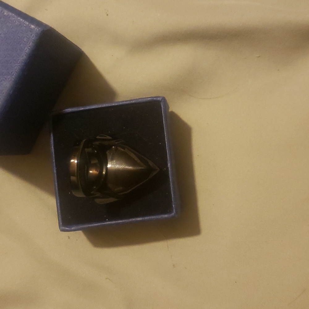Jewelry - Picture 2 of 3